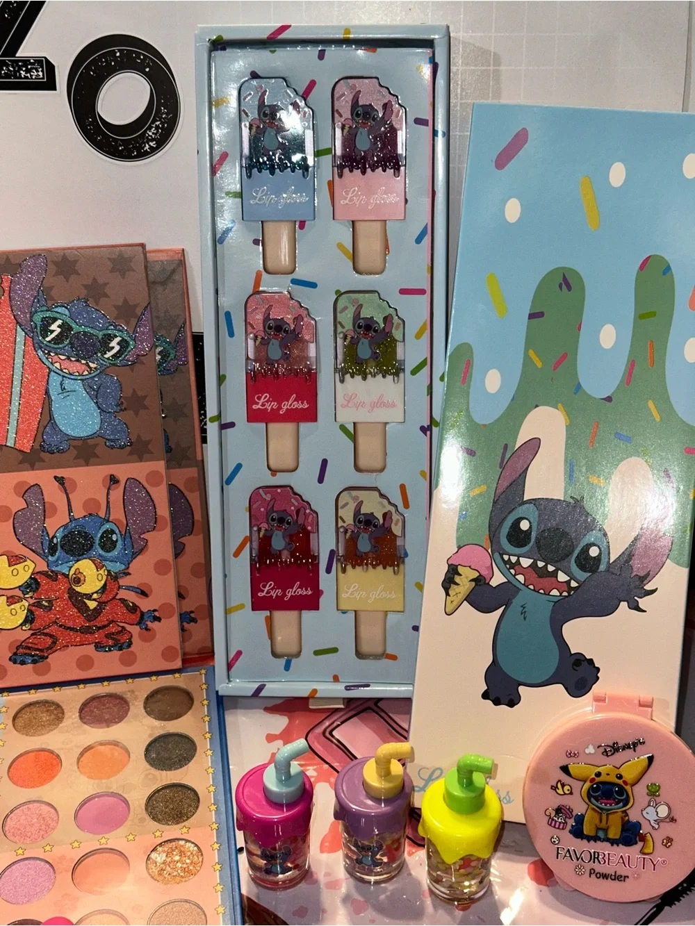 Stitch Cosmetic Set - Lip Gloss & Eyeshadow Kit